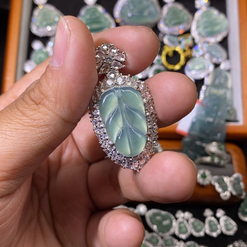 【闪购商品】翡翠颈饰未镶嵌天然