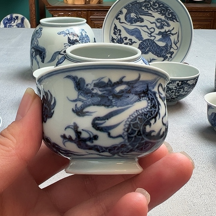 听***明续幽蓝，龙纹炉式杯