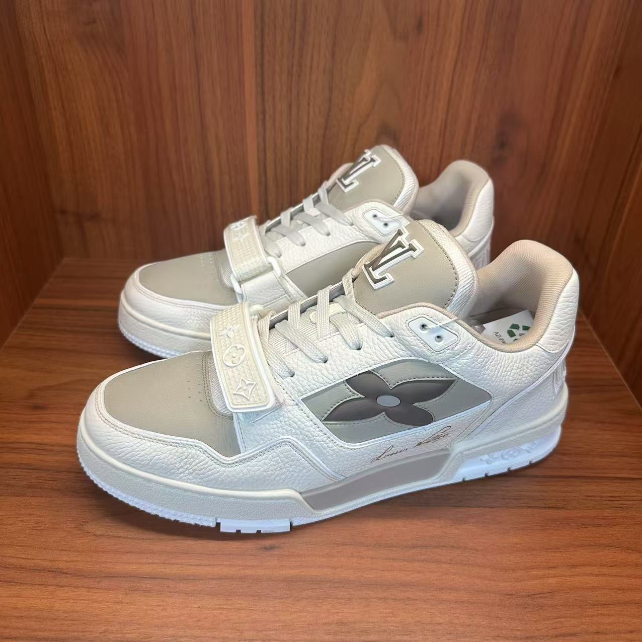 99新 LouisVuitton/路易威登 新款奶茶枫叶魔术贴trainer奢鞋