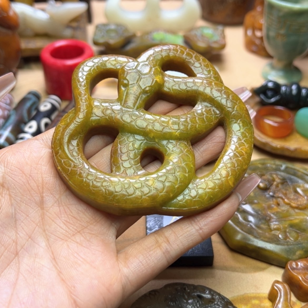 【闪购商品】蛇纹石玉颈饰未镶嵌