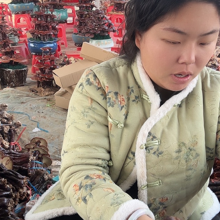 无花朵红*灵芝花开了吗