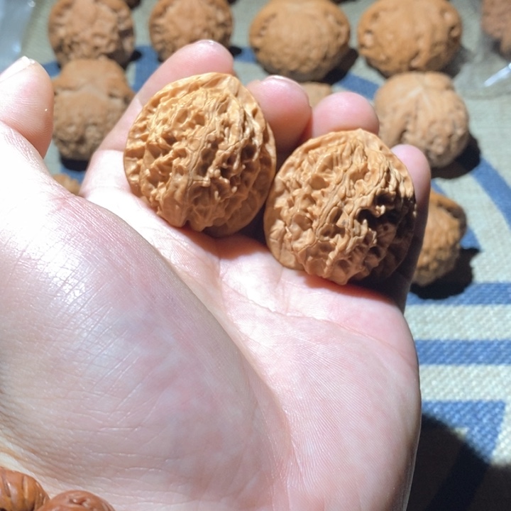 文玩核桃吊坠苹果园