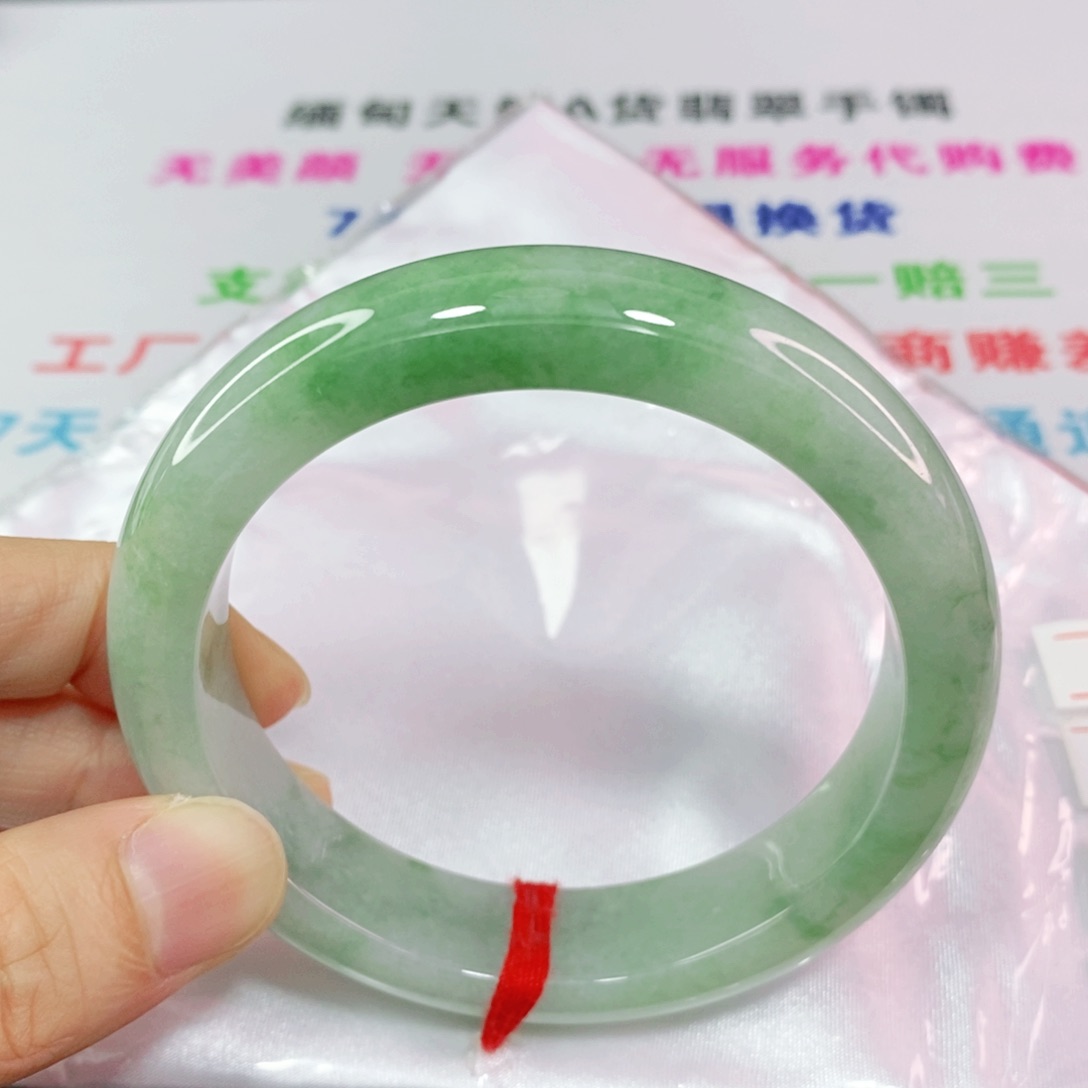 翡翠手镯未镶嵌黑*61圈口正圈