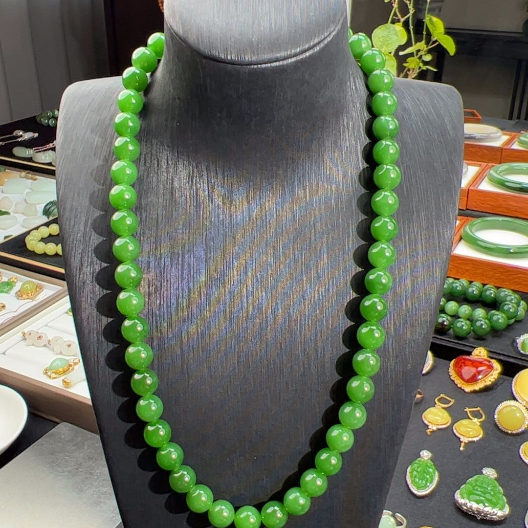 和田玉（碧玉）阳绿油润老料9.6mm女神链未镶嵌