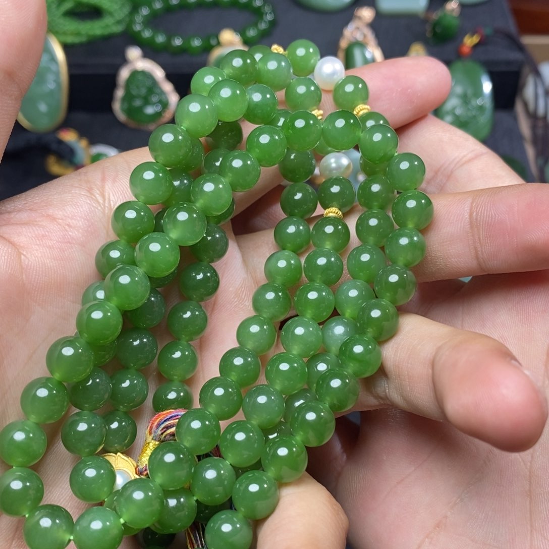 颈饰未镶嵌和田玉（碧玉）