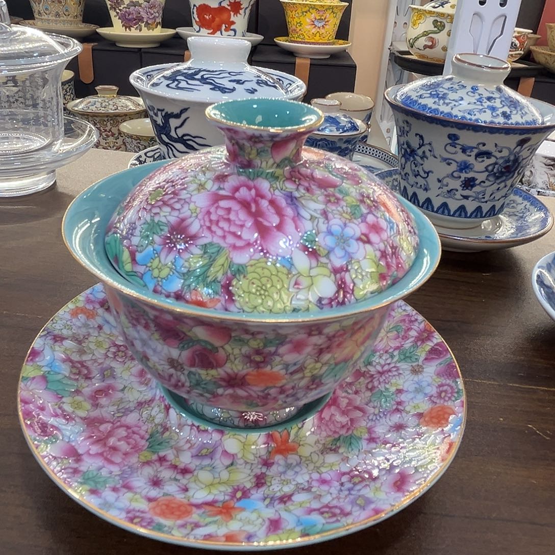 这些盖碗很漂亮我很喜欢！！！