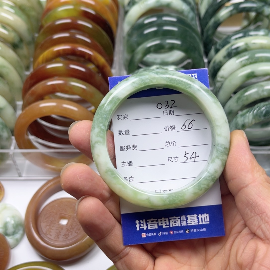 透闪石-蛇纹石玉手镯未镶嵌