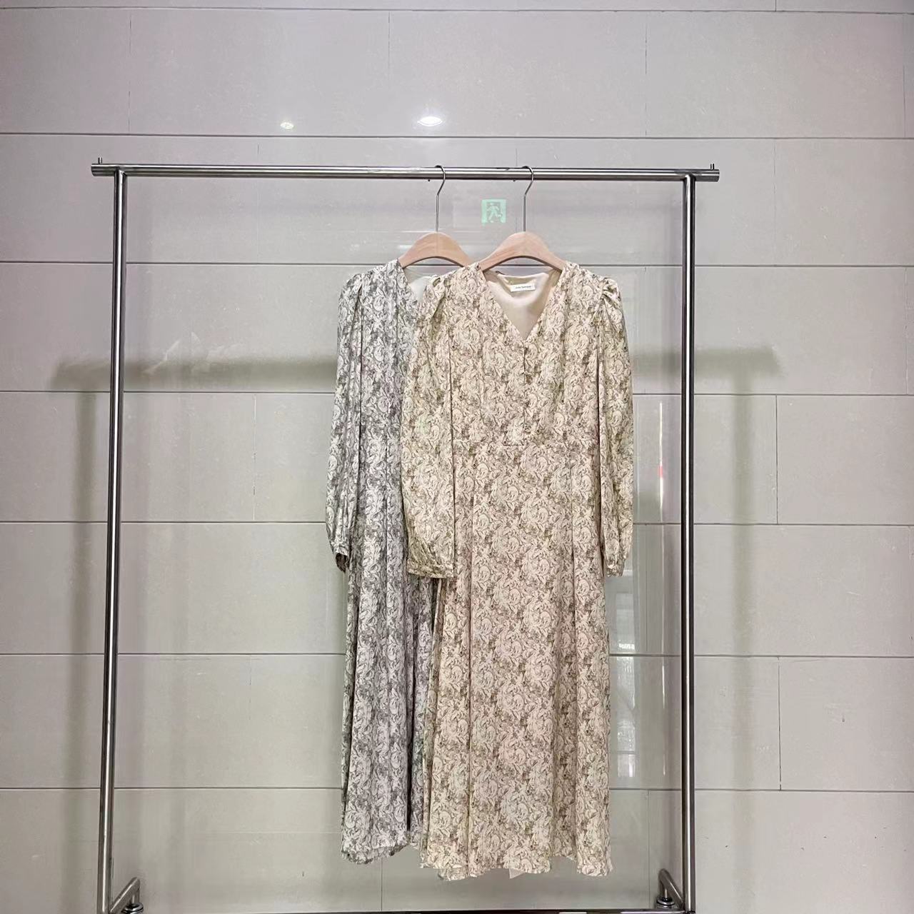 93159两色碎花连衣裙