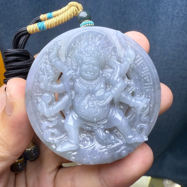 天然缅甸翡翠A货乌鸡种六臂不动明王背面雕刻六字真言手工雕刻