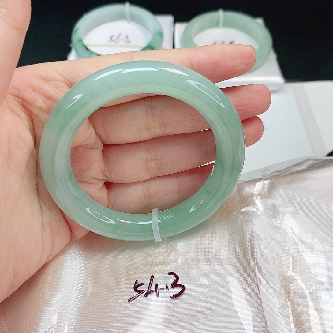 翡翠手镯未镶嵌圆条