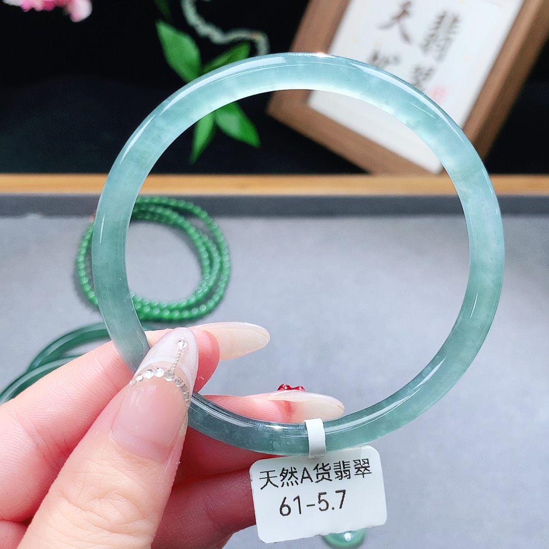 翡翠手镯（圆镯）未镶嵌