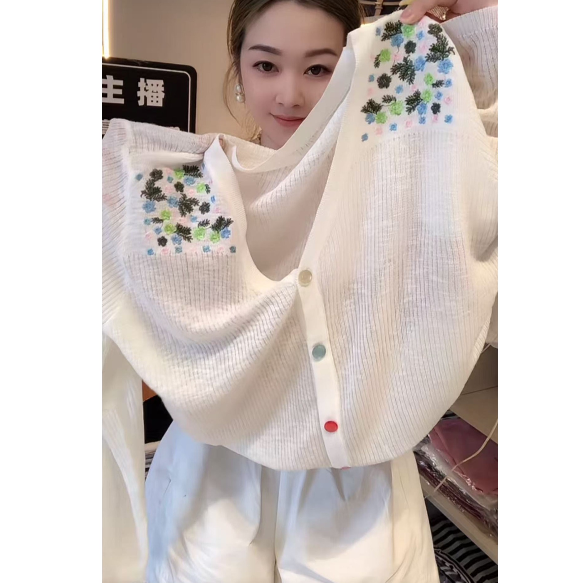 今年流行穿搭2025早秋新款温柔风常规款毛针织衫刺绣长袖上衣