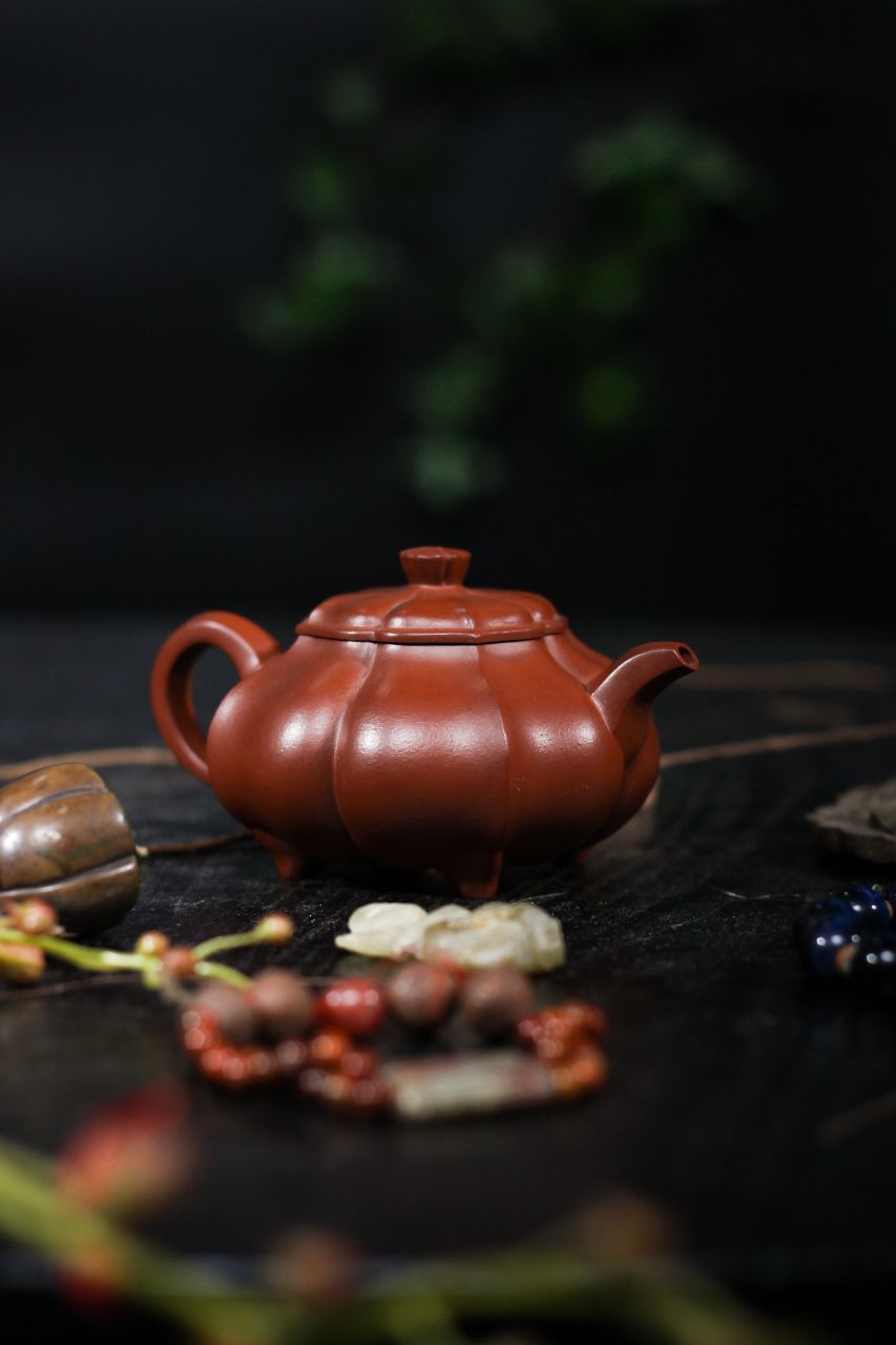塑方斋紫砂处理【菱花四蹄】容量220cc原矿朱泥 作者 :高贵云