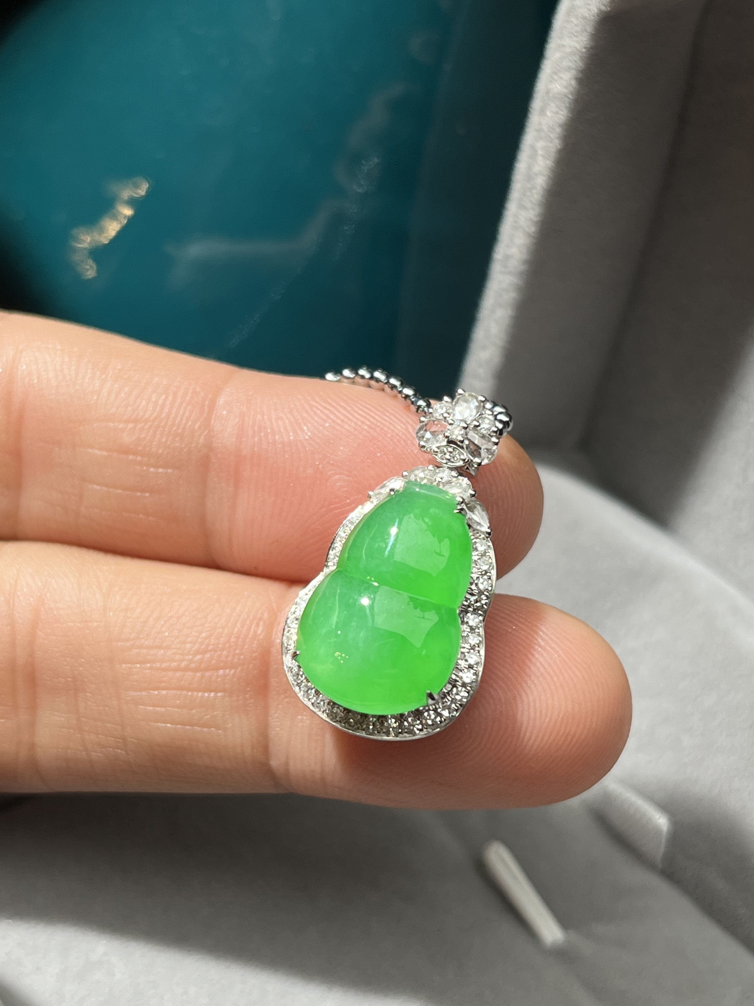 天然缅甸翡翠a货冰种饱满圆润葫芦吊坠18k金伴钻性价比超高