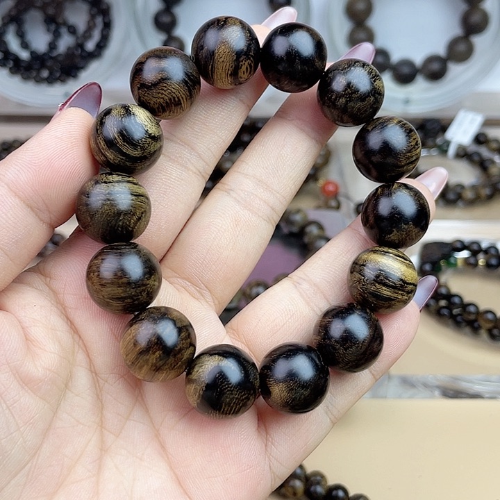 沉香手串渊*、越南芽庄白奇玉化留疤嘤子虎斑