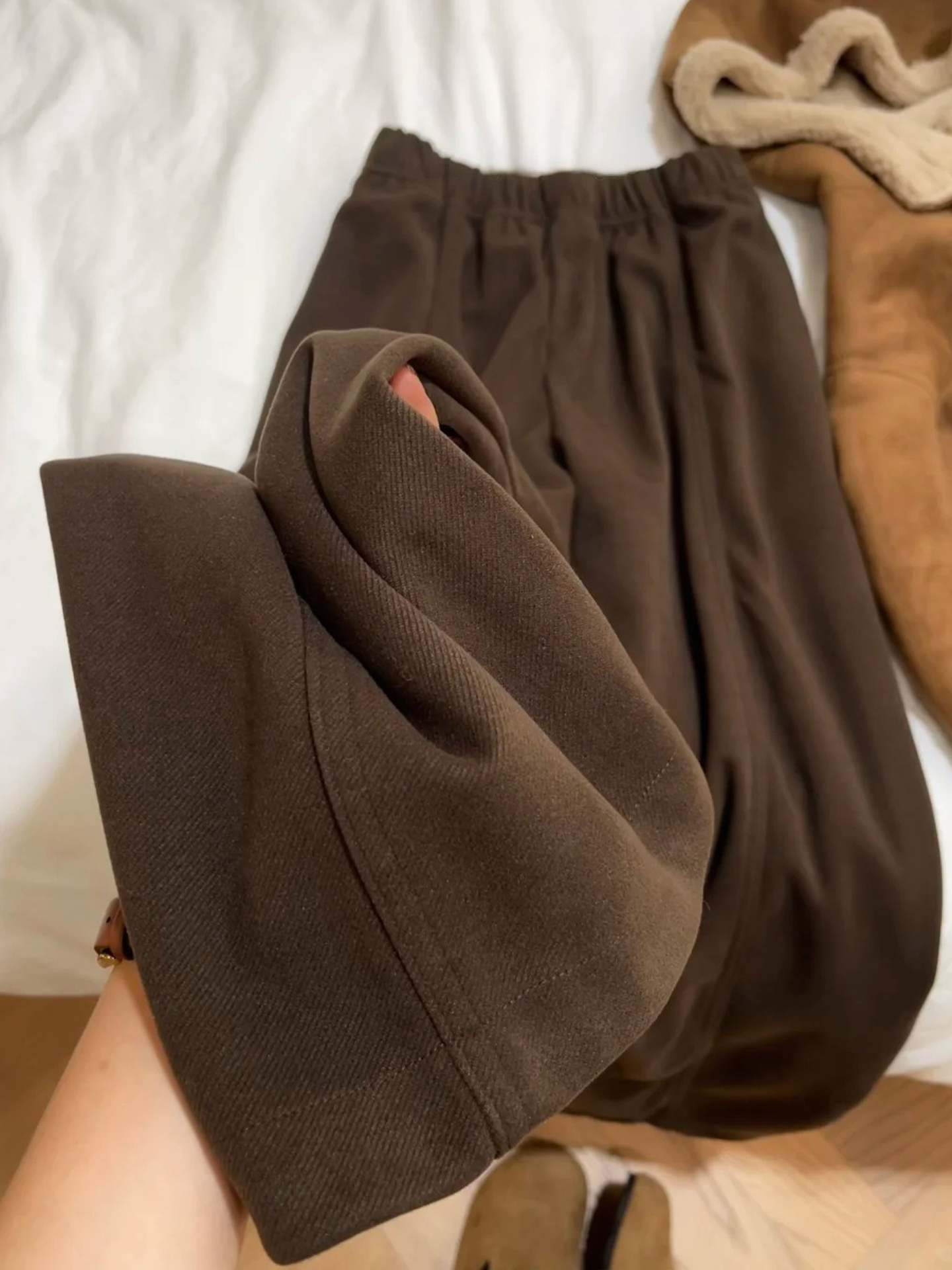 美拉德棕色加绒毛呢阔腿裤子秋冬新款大码显瘦休闲今年流行梧桐裤