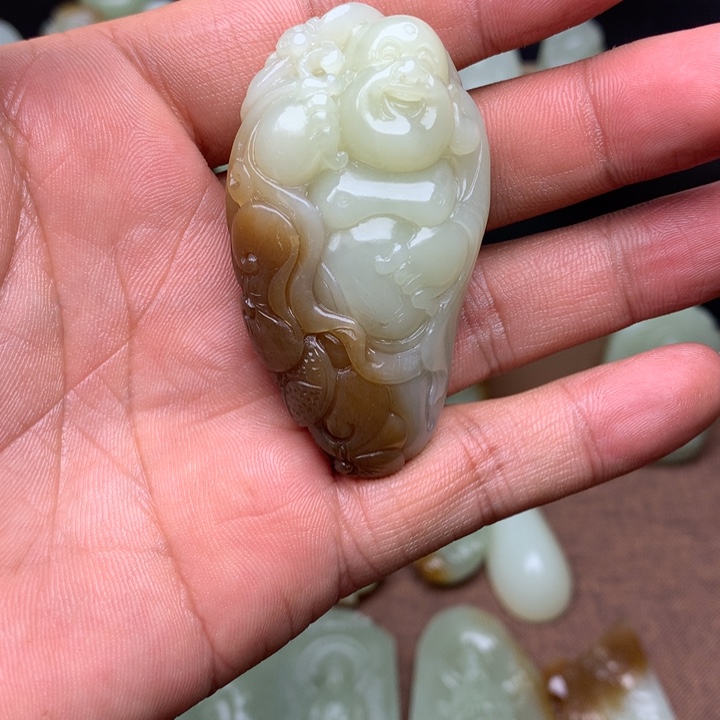 行***者和田玉（糖玉）未镶嵌颈饰