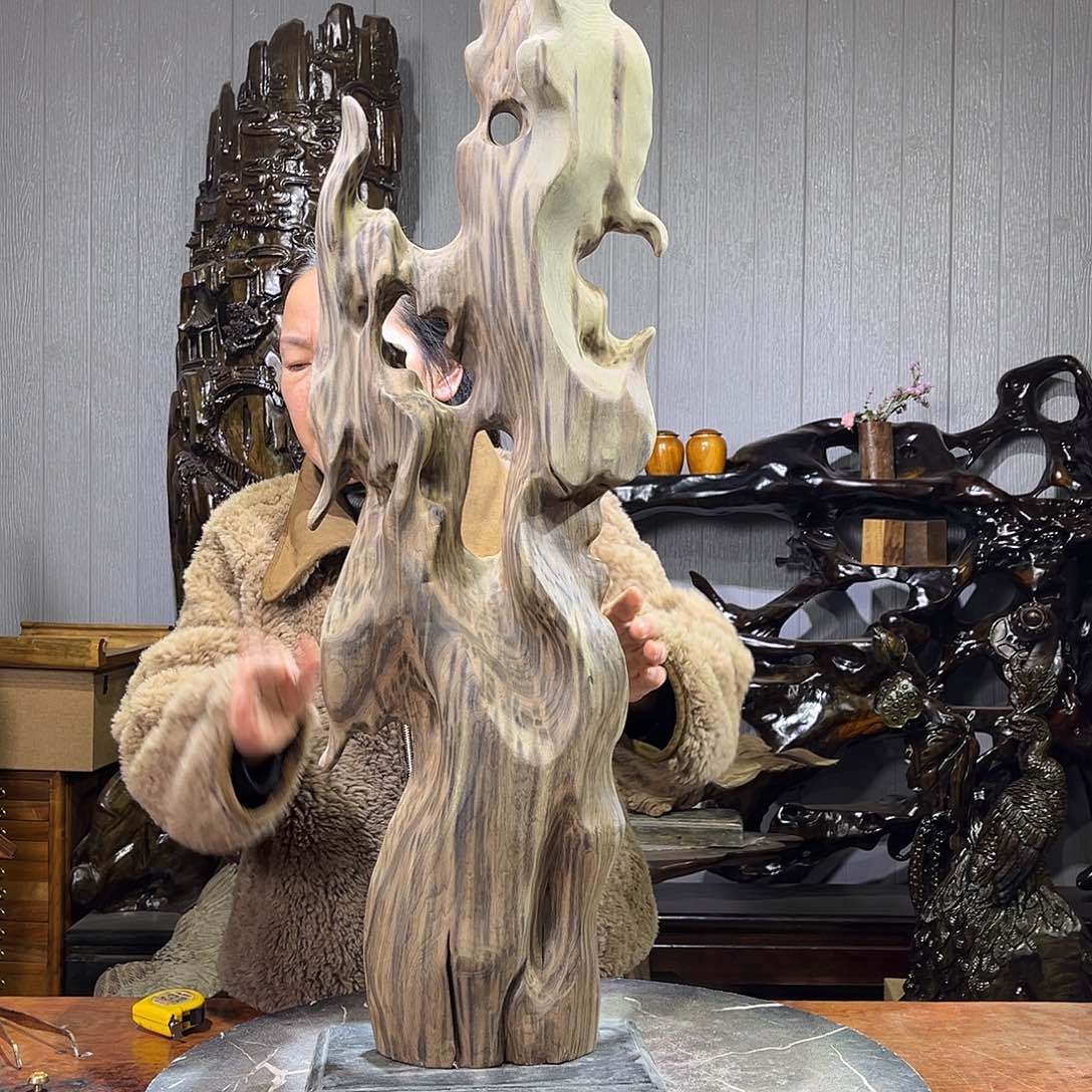 在***.金丝楠阴沉木原木