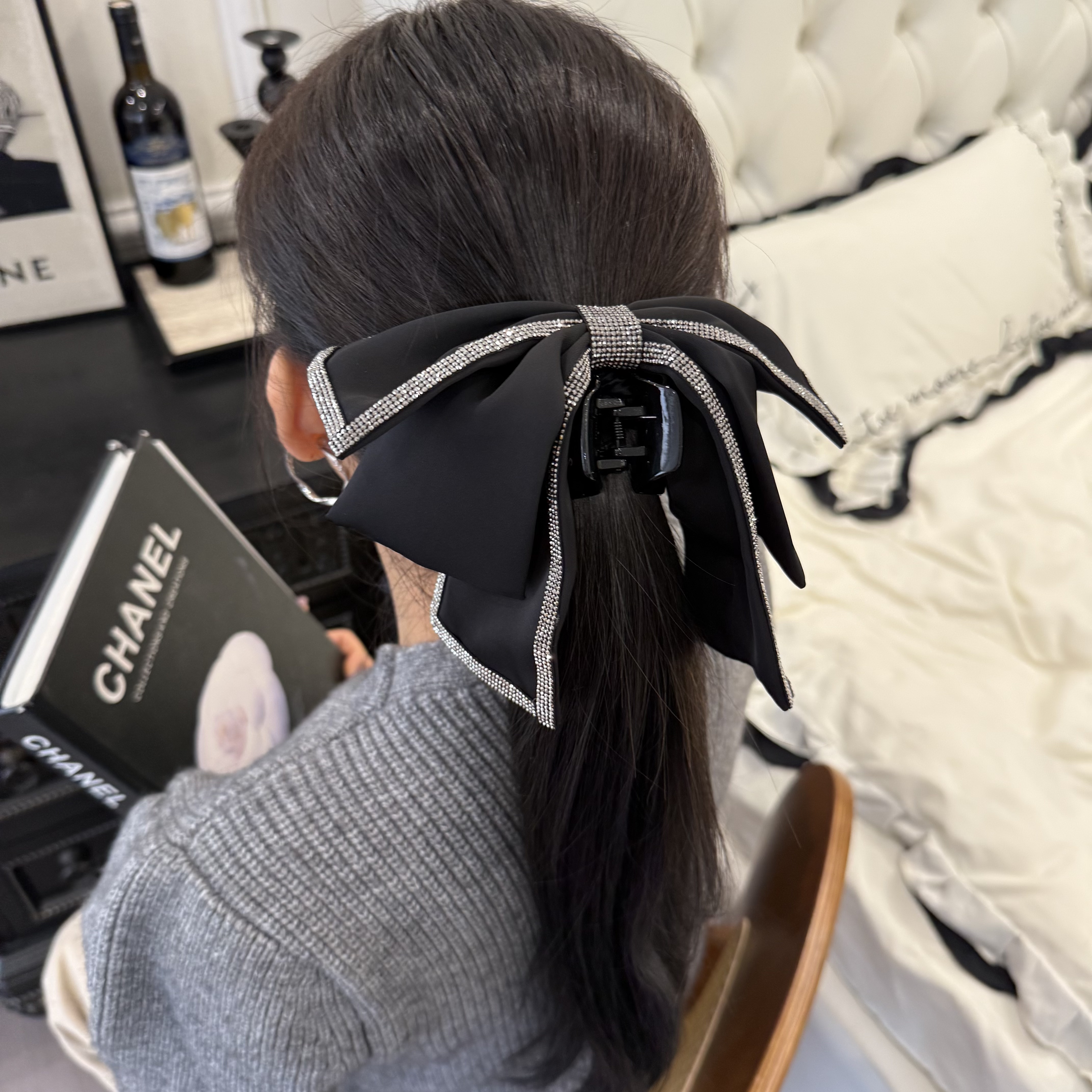 【千金】系列新款精致黑色双蝴蝶结烫钻垂感重工百搭高马尾抓夹5594