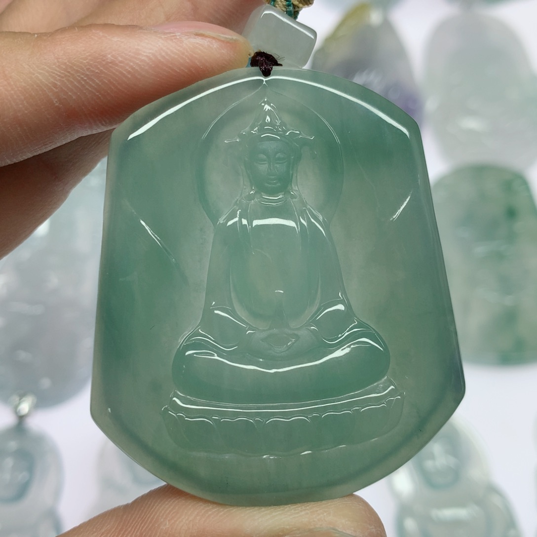 翡翠颈饰未镶嵌素衣观音
