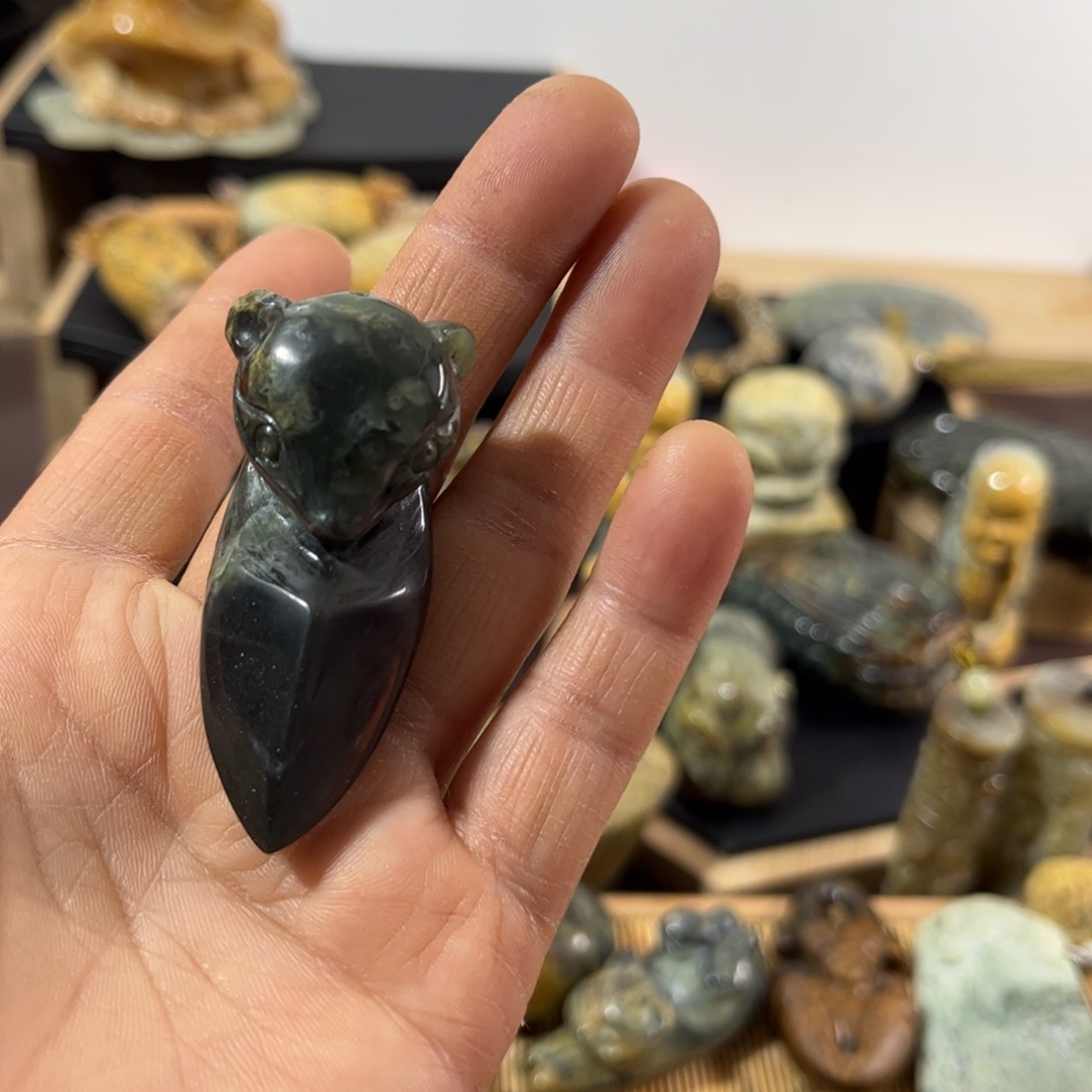 顺***岫岩河磨玉（透闪石质玉）未镶嵌挂件