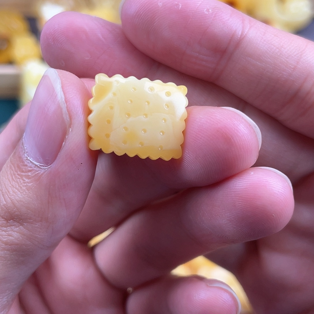 琥珀裸石未镶嵌蜜蜡