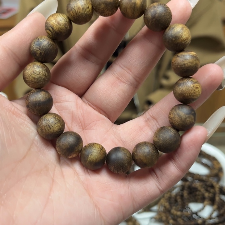 沉香手串1.2单圈圆珠多样性发1
