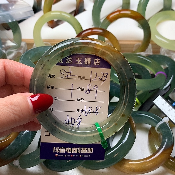 肚***叫蛇纹石玉未镶嵌手镯