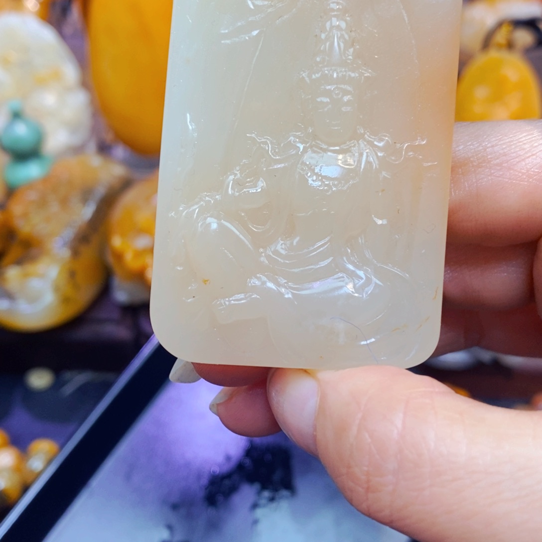 未镶嵌石英质玉（黄龙玉）颈饰