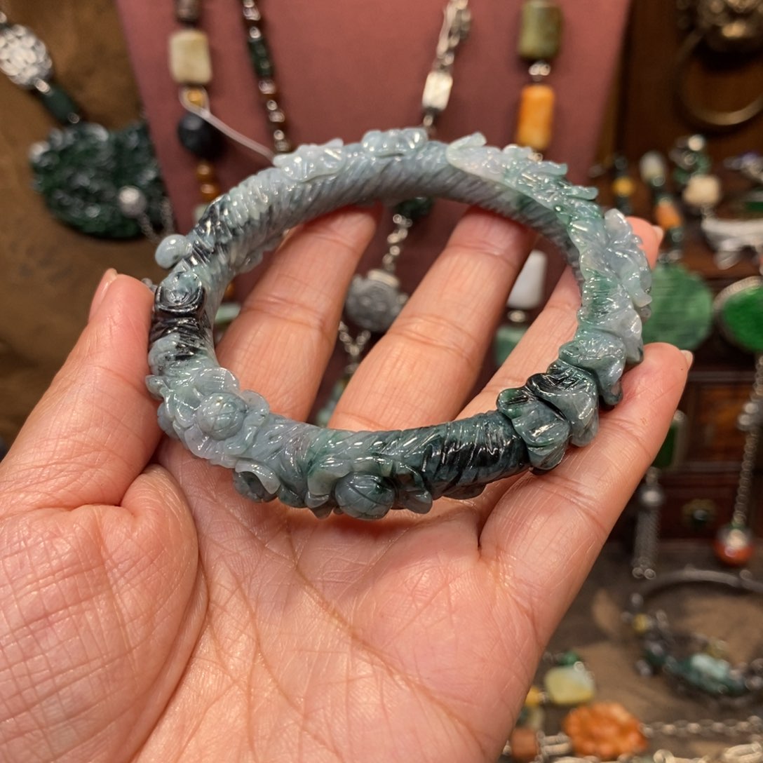 翡翠吊坠(赠链)未镶嵌