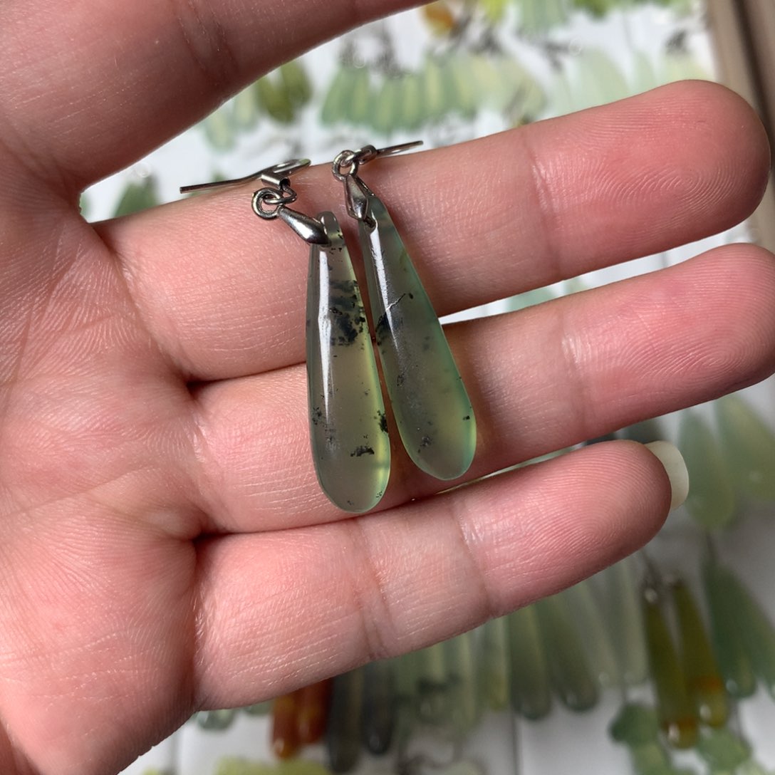 蛇纹石玉耳环未镶嵌