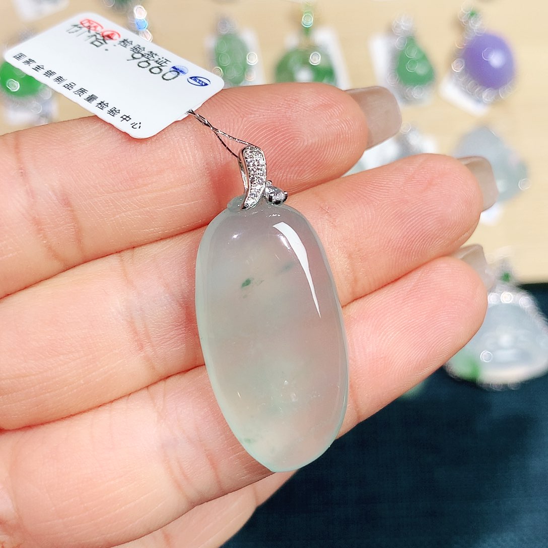 翡翠颈饰未镶嵌福瓜