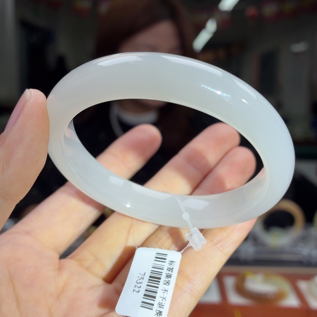 和田玉手镯未镶嵌54 55