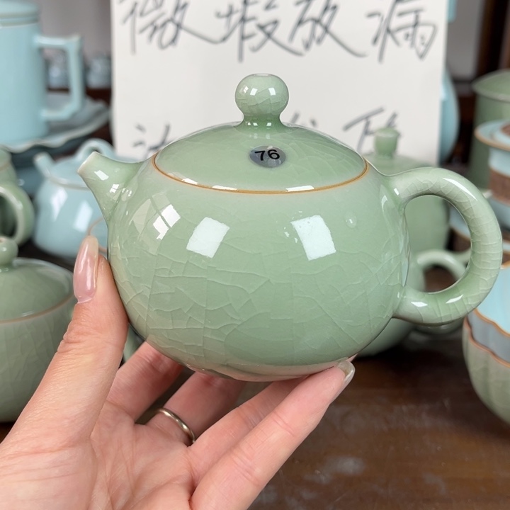 舍***得76号豆绿西施壶不完美