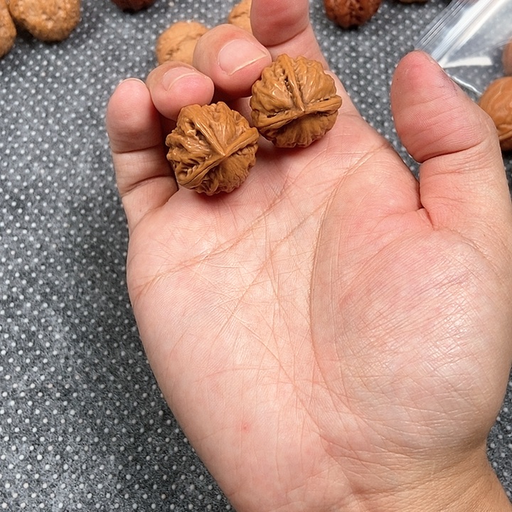 文玩核桃吊坠小三棱