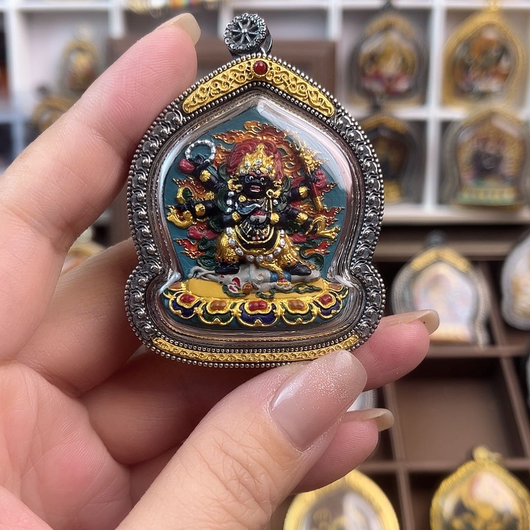 泥塑C****。做旧款大黑天白六臂双面