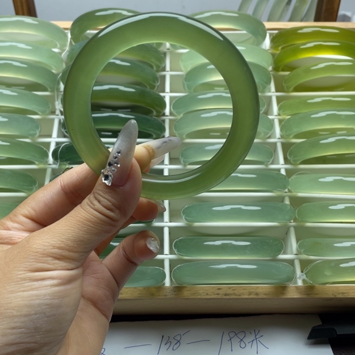 洁***福蛇纹石玉合金手镯