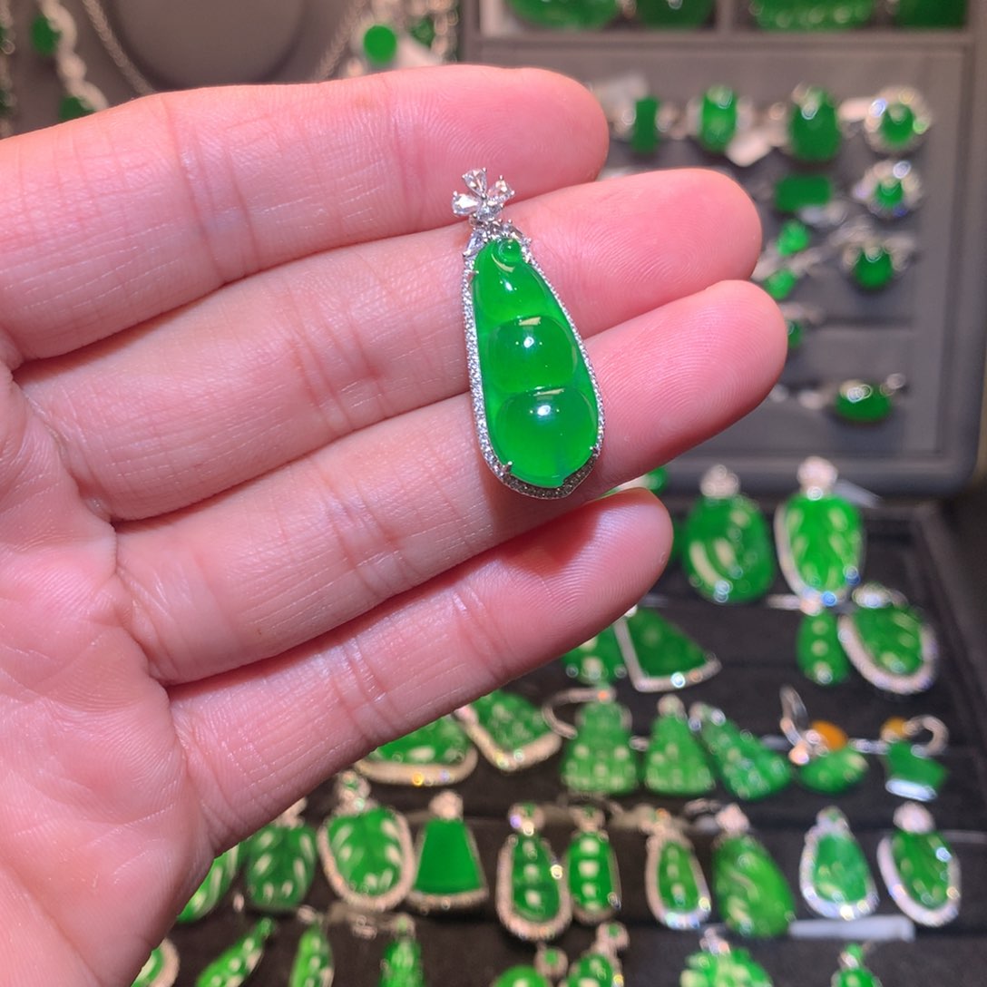 翡翠吊坠(不含链)18K金镶嵌天然翡翠