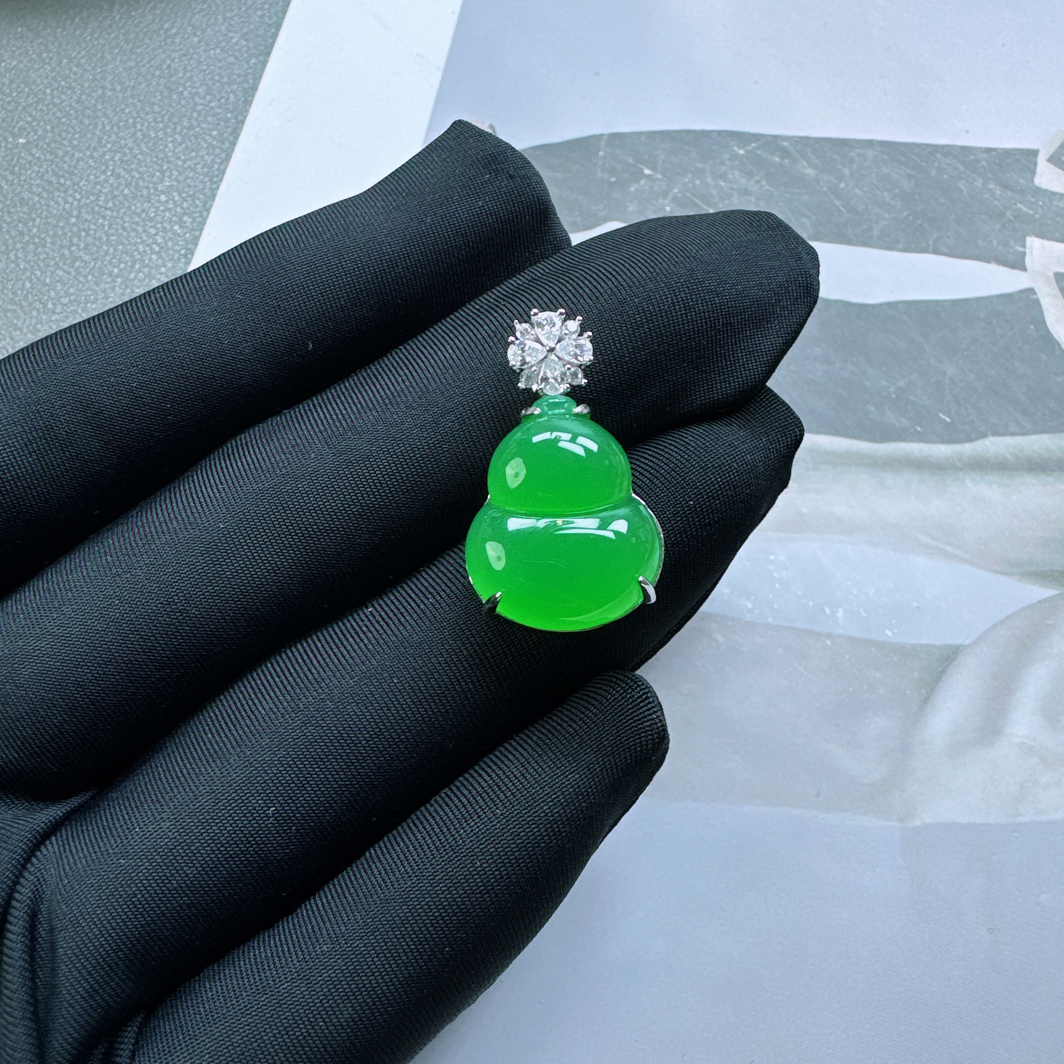 【福利上新】天然绿玉髓 简镶s925 阳绿葫芦 