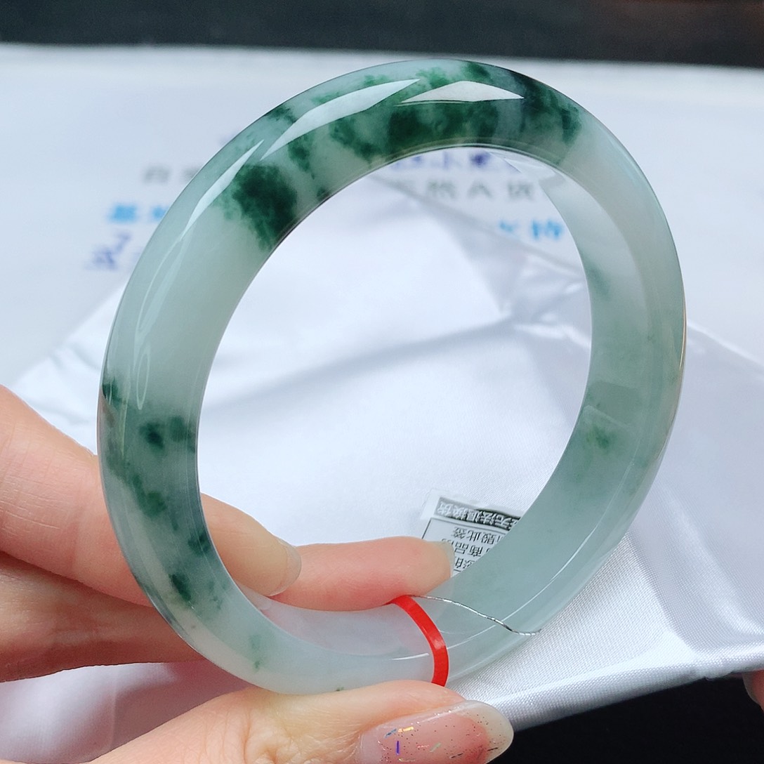 翡翠手镯未镶嵌61圈