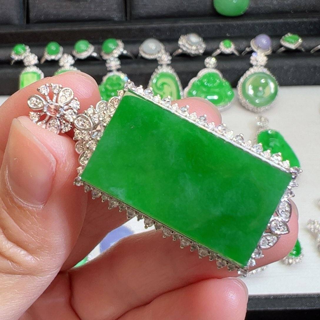 翡翠吊坠(不含链)18K金镶嵌