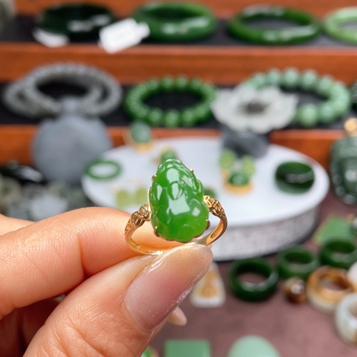 和田玉（碧玉）戒指18K金镶嵌