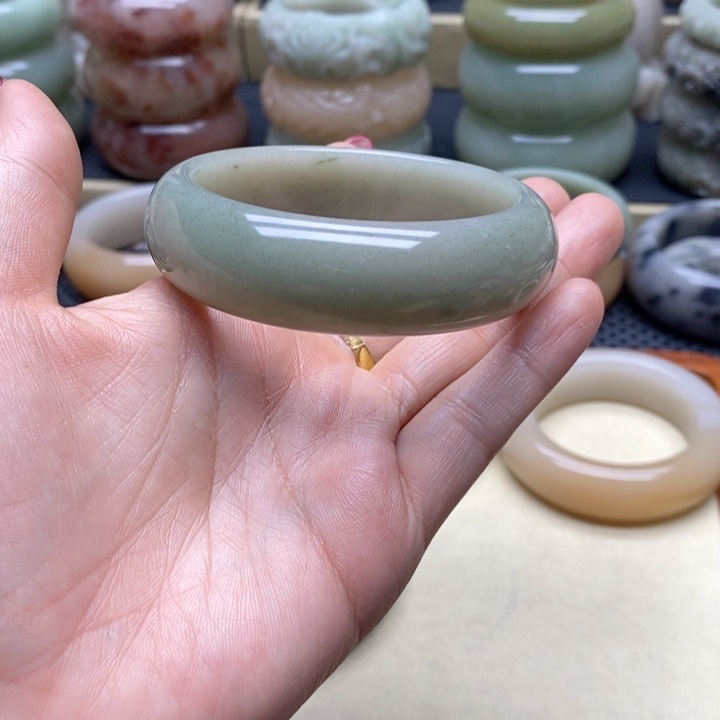 石英岩玉手镯未镶嵌