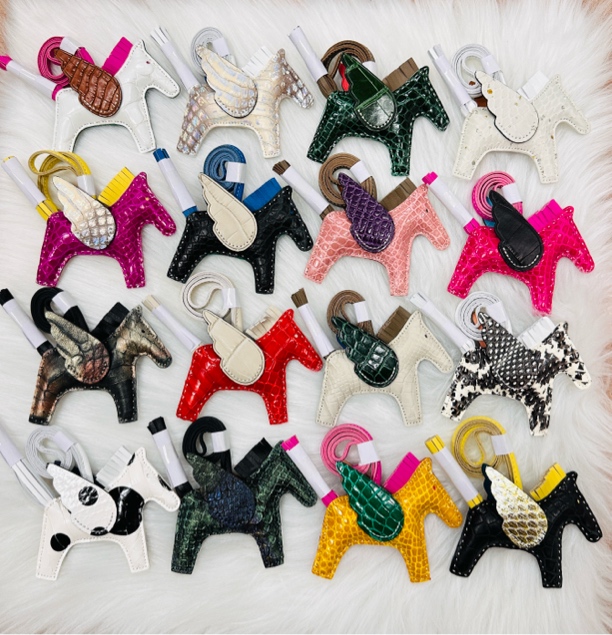 适用爱马仕飞马挂件天使马RodeoPegase手工缝线鳄鱼鸵鸟蜥蜴挂饰