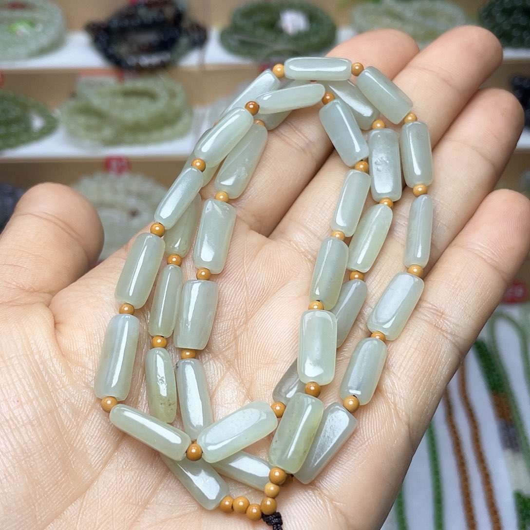 和田玉颈饰未镶嵌