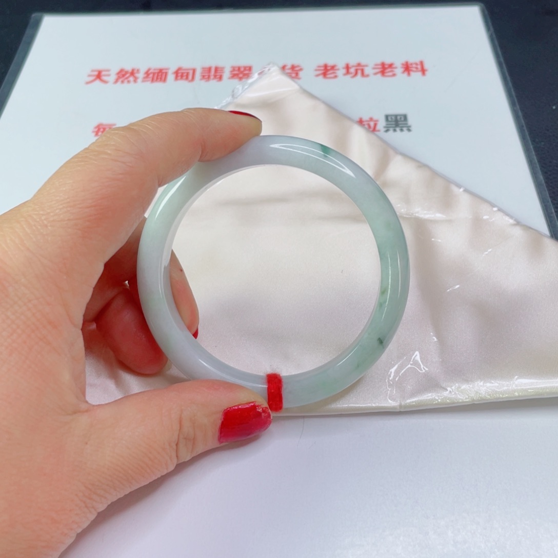 翡翠手镯未镶嵌纱*姐