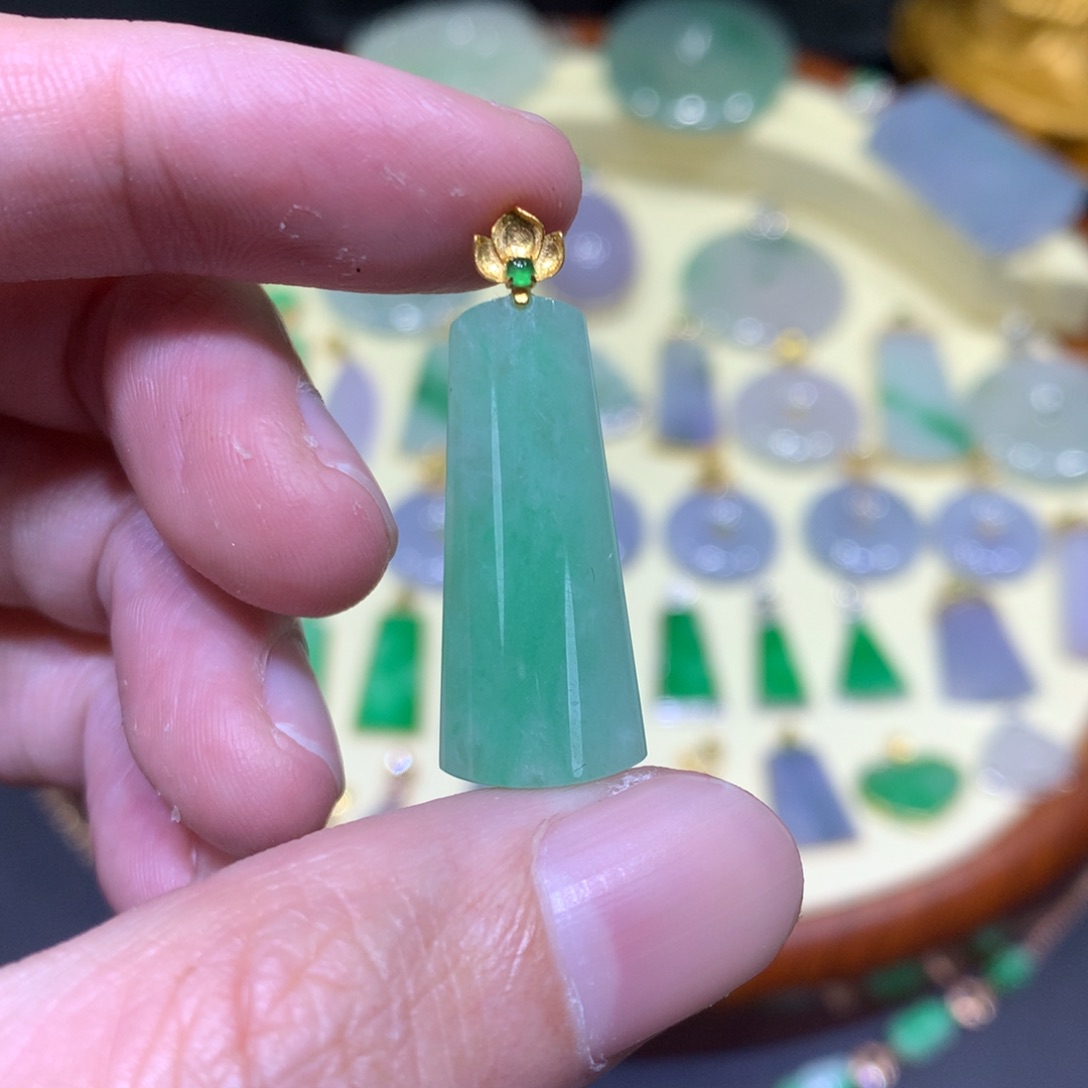 翡翠吊坠(不含链)18K金镶嵌