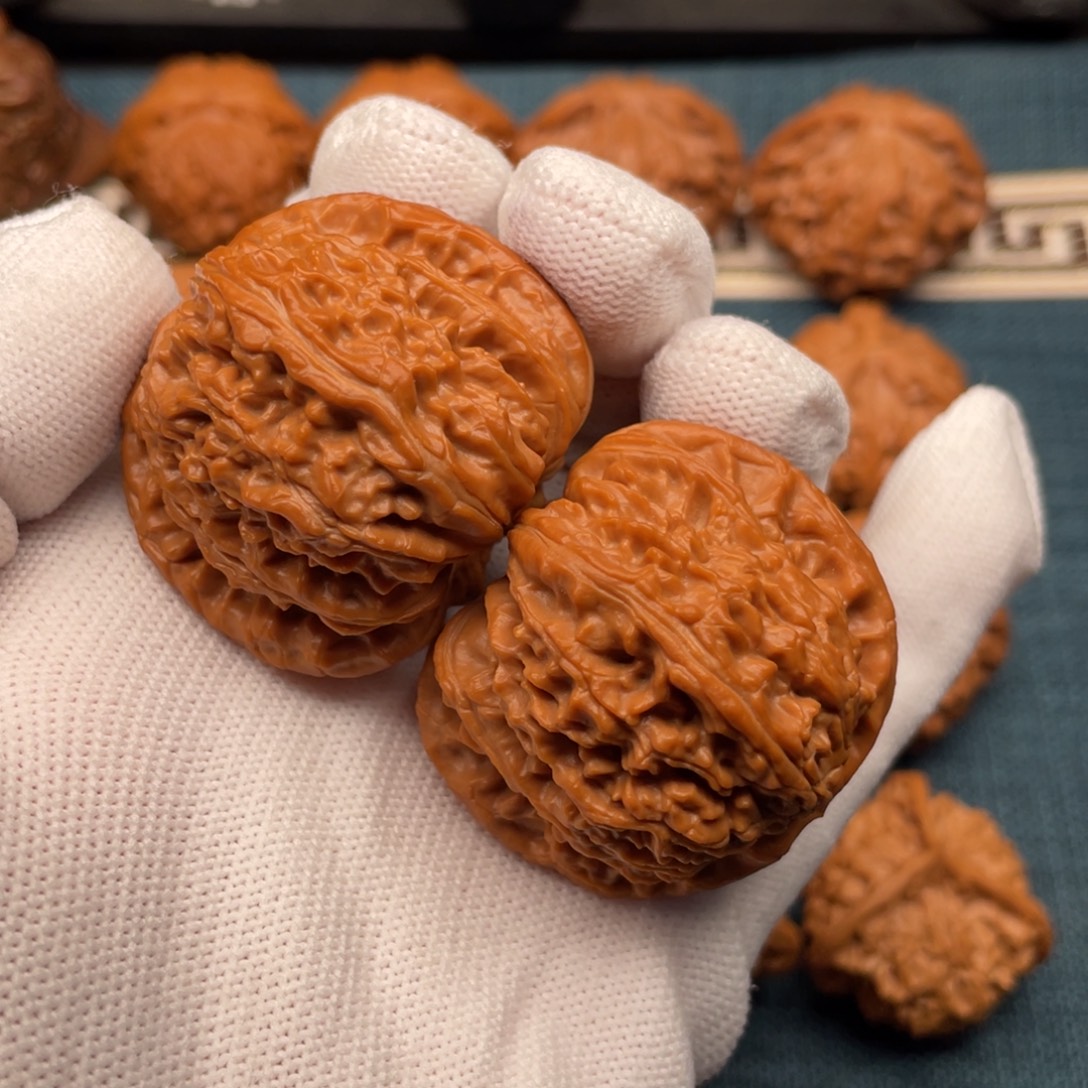 元***尊把件文玩核桃42红皮球白