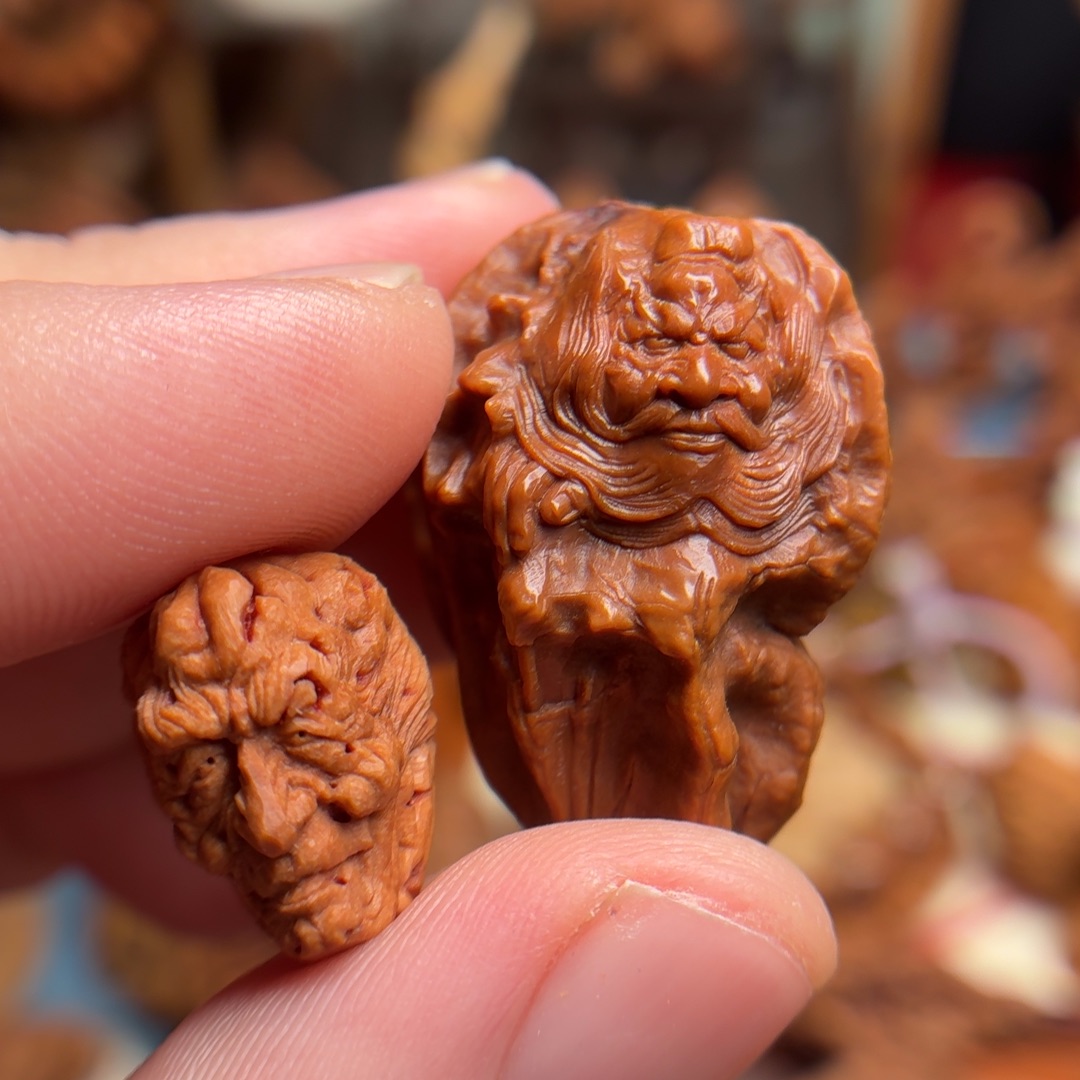 询价卫威特价作品桃核雕刻