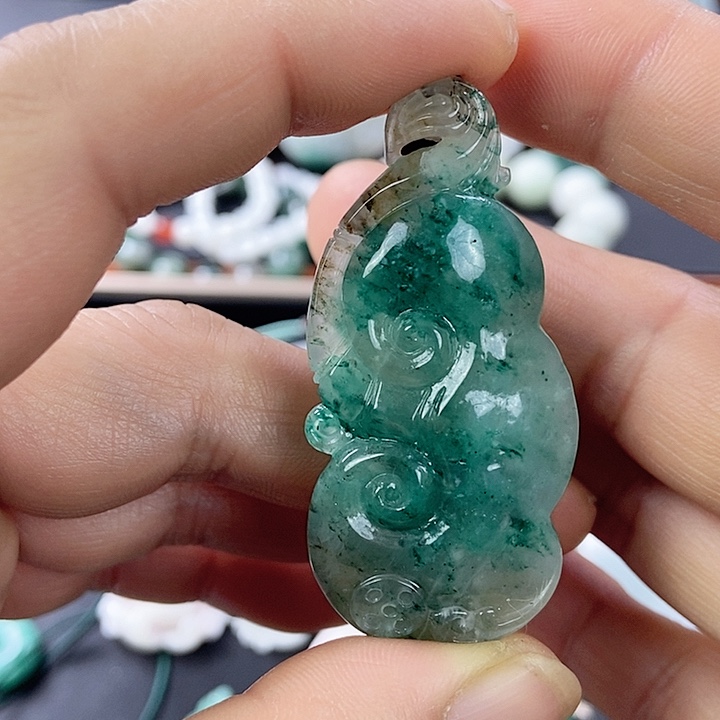 独山玉颈饰未镶嵌